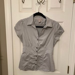 Short sleeve fitted button down blouse.